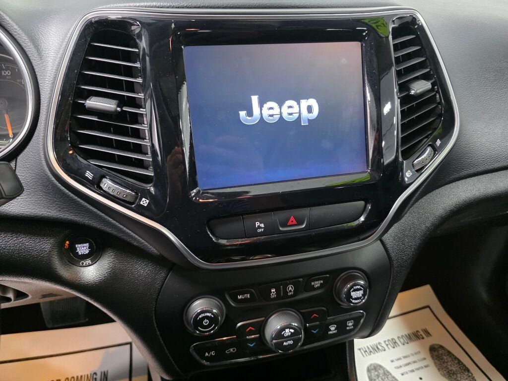 Used 2019 Jeep Cherokee Limited w/ Luxury Group AWD/4WD image 12
