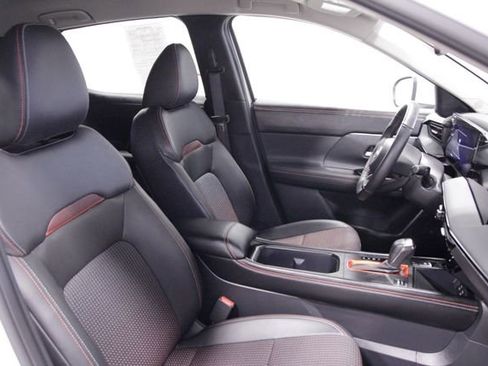 Used 2025 Nissan Kicks SR image 13