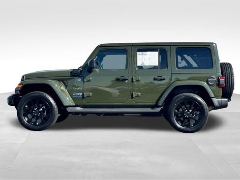 Used 2024 Jeep Wrangler Unlimited Sahara w/ Technology Group AWD/4WD image 4