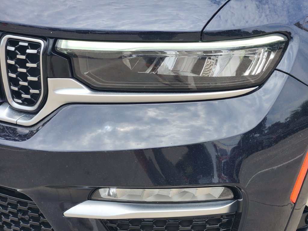 Used 2023 Jeep Grand Cherokee Summit AWD/4WD image 12
