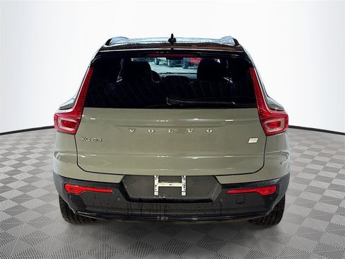 Used 2023 Volvo XC40 Recharge Plus image 7