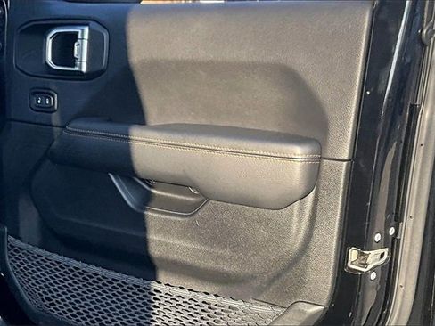 Used 2023 Jeep Gladiator Overland image 18