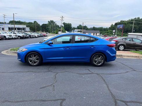 Used 2017 Hyundai Elantra SE FWD image 4
