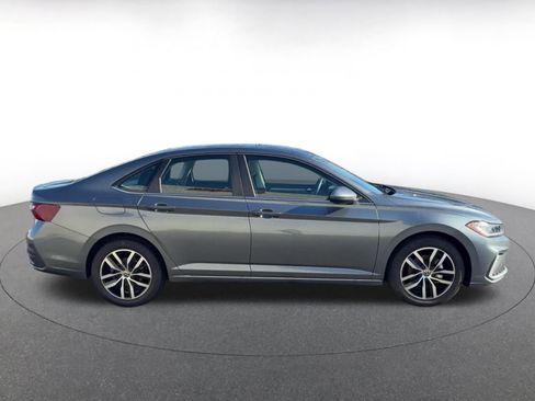 Used 2025 Volkswagen Jetta SE image 16