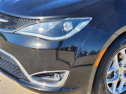 Used 2020 Chrysler Pacifica Limited image 9