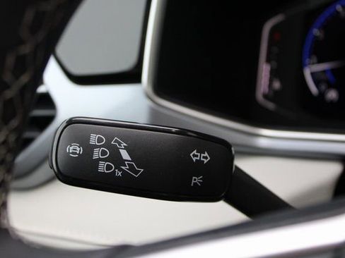 New 2025 Volkswagen Taos SEL image 10