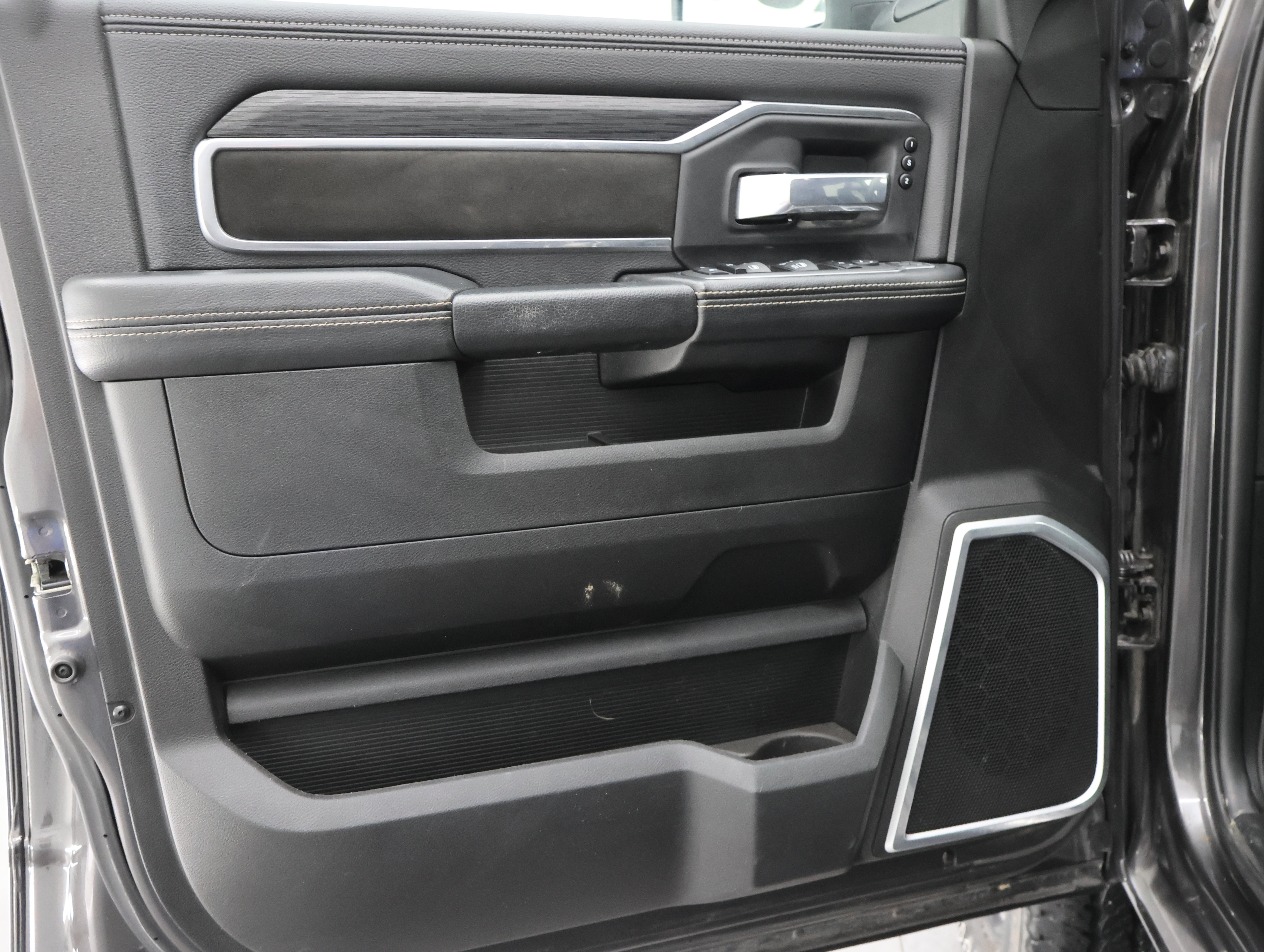 Used 2024 RAM 2500 Laramie w/ Night Edition AWD/4WD image 38