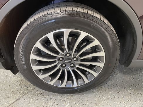 Used 2023 Lincoln Aviator AWD w/ Premium Package image 30