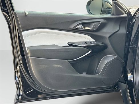 Used 2024 Chevrolet Trax LT w/ LT Convenience Package image 13