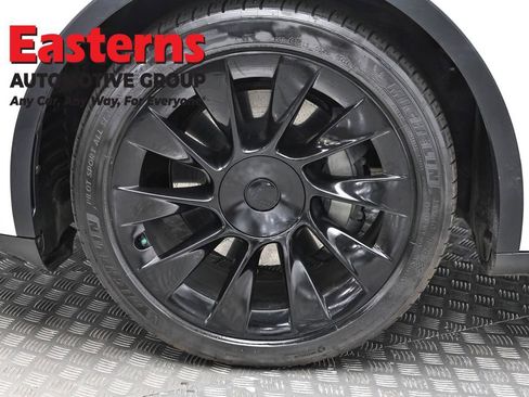 Used 2022 Tesla Model Y Long Range image 27