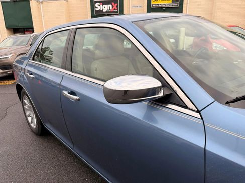 Used 2011 Chrysler 300 Limited image 11