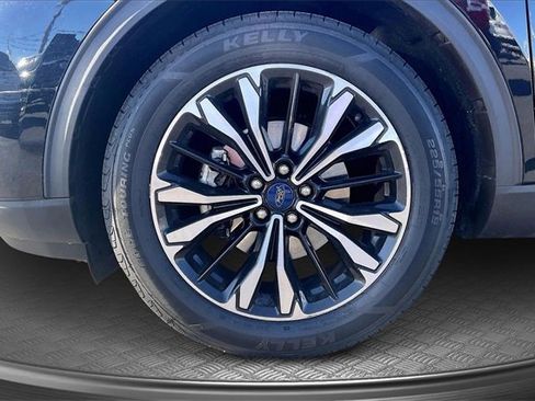 Used 2022 Ford Escape SE w/ SE Sport Appearance Package image 9