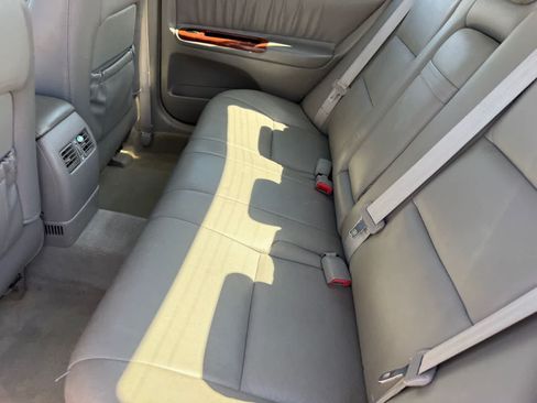 Used 2005 Toyota Camry XLE w/ XLE Premium Plus Pkg FWD image 11