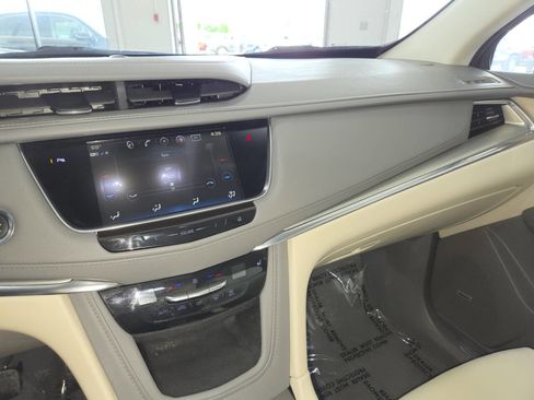 Used 2018 Cadillac XT5 Luxury w/ Driver Awareness Package AWD/4WD image 34