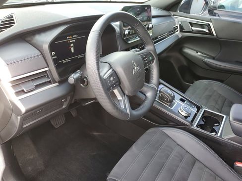 Used 2024 Mitsubishi Outlander SE Black Edition FWD image 17