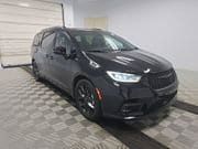 Used 2025 Chrysler Pacifica Limited FWD image 2