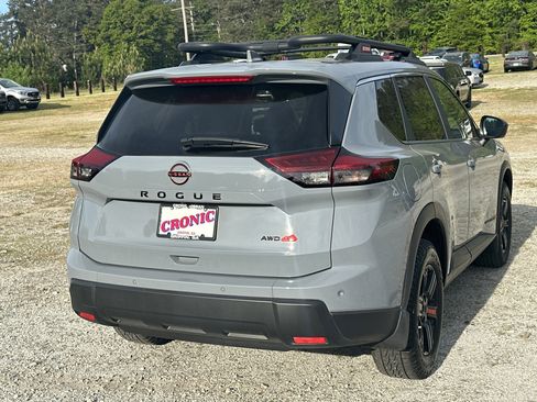 Used 2025 Nissan Rogue SV image 5