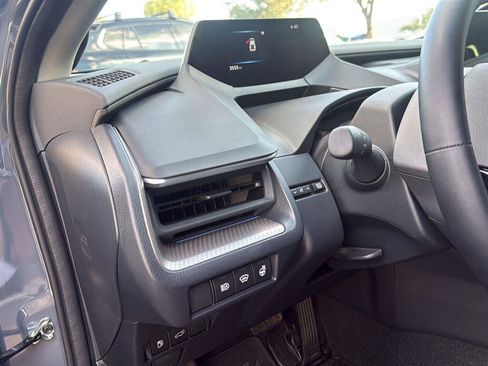 Used 2026 Toyota Prius Limited w/ Limited Premium Package FWD image 5