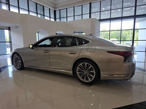 Used 2023 Lexus LS 500 w/ Accessory Package (Z1) RWD image 5