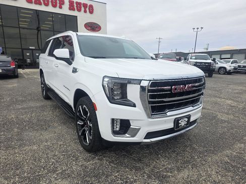 Used 2023 GMC Yukon XL SLT image 1