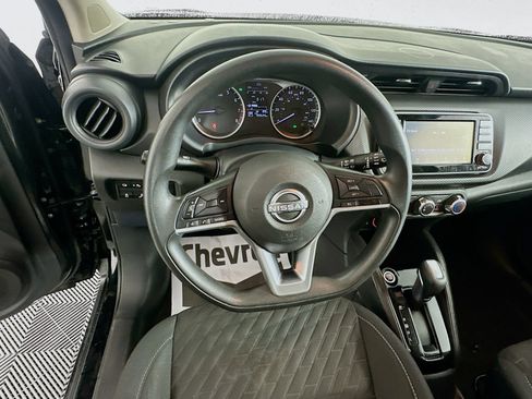 Used 2022 Nissan Kicks S FWD image 11