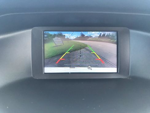 Used 2018 Ford Focus SE w/ SE Appearance Package FWD image 3