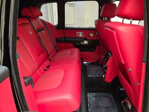 Certified 2022 Rolls-Royce Cullinan Black Badge AWD/4WD image 23