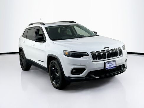 Used 2023 Jeep Cherokee Altitude Lux w/ Lux Elite Package AWD/4WD image 3