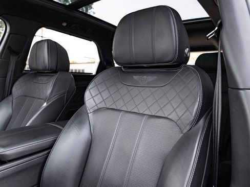 Used 2018 Bentley Bentayga image 3