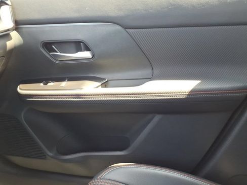 Used 2025 Nissan Kicks SR w/ SR Premium Package FWD image 23