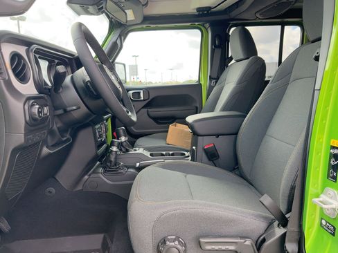 New 2025 Jeep Gladiator Sport AWD/4WD image 10