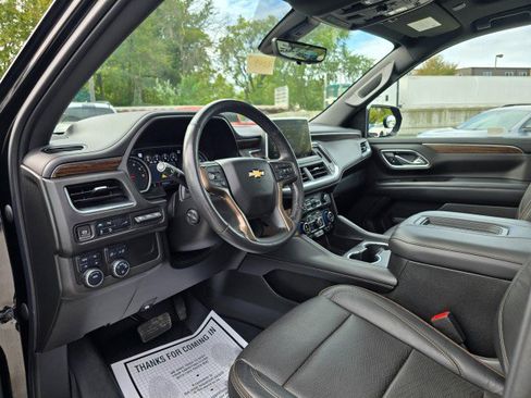 Used 2021 Chevrolet Suburban High Country image 3