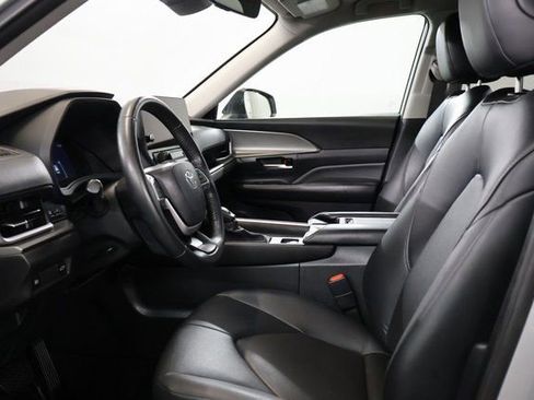 Used 2024 Toyota Grand Highlander XLE image 12