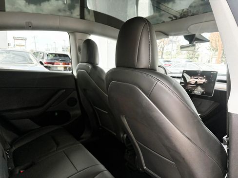 Used 2022 Tesla Model Y Performance AWD/4WD image 27