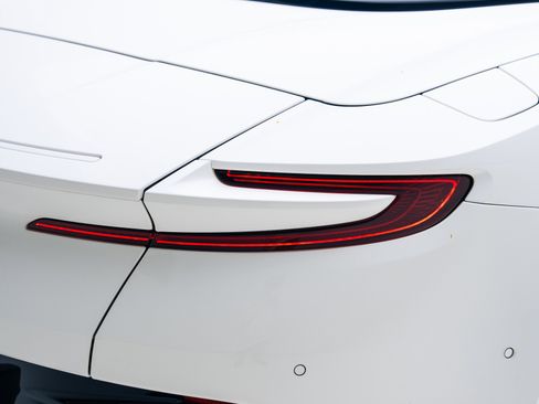 Used 2020 Aston Martin DB11 Volante image 28