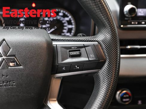 Used 2024 Mitsubishi Outlander ES AWD/4WD image 16
