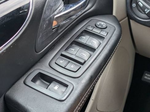 Used 2019 Dodge Grand Caravan SXT FWD image 24