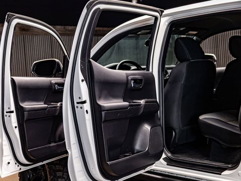 Used 2023 Toyota Tacoma TRD Sport image 29