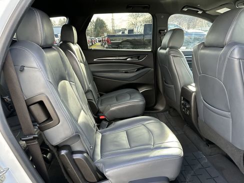 Used 2022 Buick Enclave Premium image 7