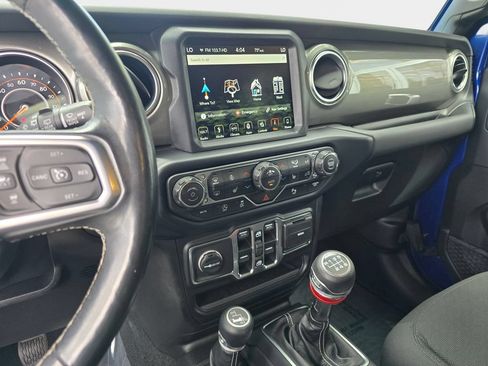 Used 2019 Jeep Wrangler Unlimited Sahara AWD/4WD image 23