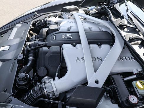 Used 2015 Aston Martin Vanquish Coupe RWD image 19