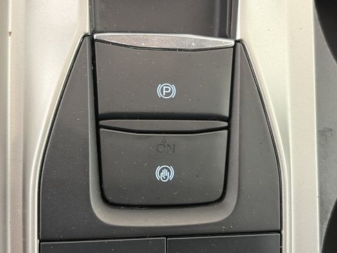 Used 2020 Ford Explorer XLT w/ Equipment Group 202A AWD/4WD image 30