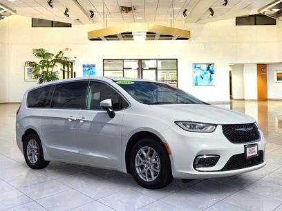 Used 2023 Chrysler Pacifica Touring-L