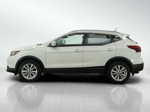 Used 2017 Nissan Rogue Sport SV AWD/4WD image 2