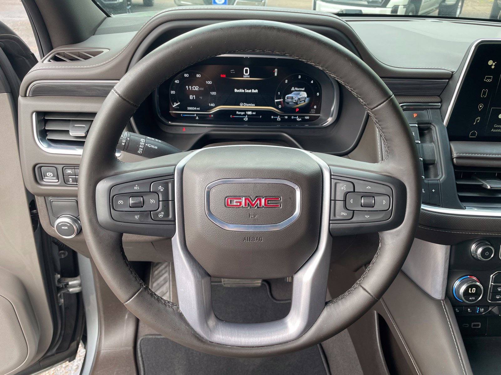 Used 2024 GMC Yukon SLT w/ SLT Premium Package RWD image 17