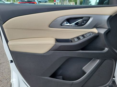 Used 2023 Chevrolet Traverse LS image 21