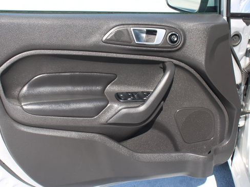 Used 2014 Ford Fiesta Titanium FWD image 10