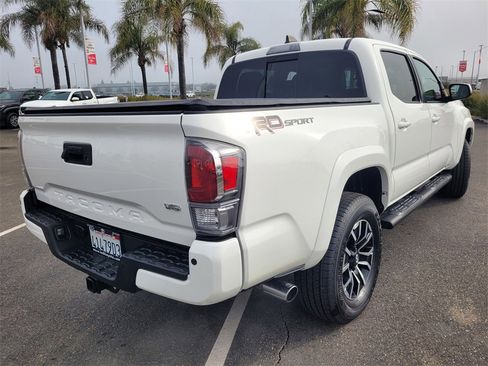Used 2021 Toyota Tacoma TRD Sport w/ TRD Premium Sport Package image 4
