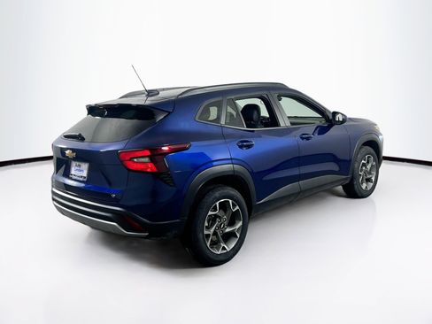 Used 2024 Chevrolet Trax LT w/ LT Convenience Package image 5