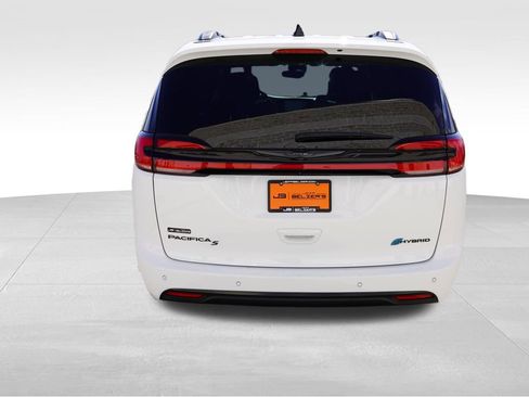 Certified 2024 Chrysler Pacifica Premium image 6